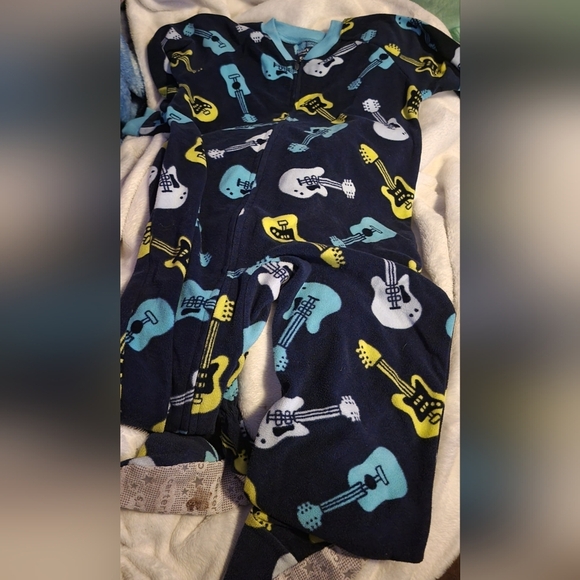 Carter's Sleeper Boy Size 5T Fleece PJs Pajamas Guitar - Picture 1 of 2